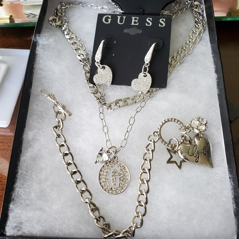 (NWT) "GUESS" Jewelry Set